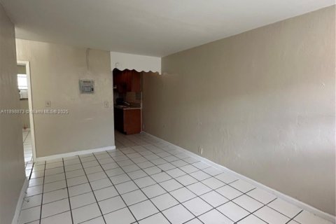 Apartment in Hollywood, Florida 1 bedroom, 405.61 sq.m. № 1950742 - photo 5