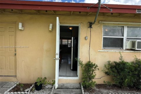 Apartment in Hollywood, Florida 1 bedroom, 405.61 sq.m. № 1950742 - photo 1