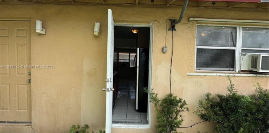 Apartment in Hollywood, Florida 1 bedroom, 405.61 sq.m. № 1950742