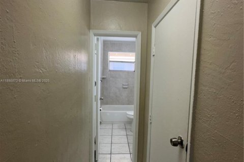 Apartment in Hollywood, Florida 1 bedroom, 405.61 sq.m. № 1950742 - photo 10