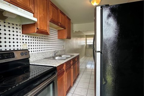 Apartment in Hollywood, Florida 1 bedroom, 405.61 sq.m. № 1950742 - photo 3