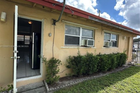 Apartment in Hollywood, Florida 1 bedroom, 405.61 sq.m. № 1950742 - photo 2