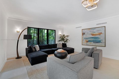 Купить виллу или дом в Майами-Бич, Флорида 5 спален, 379.41м2, № 1970689 - фото 8