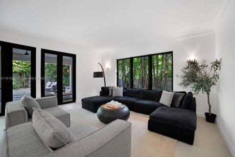 Купить виллу или дом в Майами-Бич, Флорида 5 спален, 379.41м2, № 1970689 - фото 9