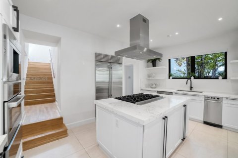 Купить виллу или дом в Майами-Бич, Флорида 5 спален, 379.41м2, № 1970689 - фото 18