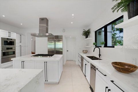 Купить виллу или дом в Майами-Бич, Флорида 5 спален, 379.41м2, № 1970689 - фото 15