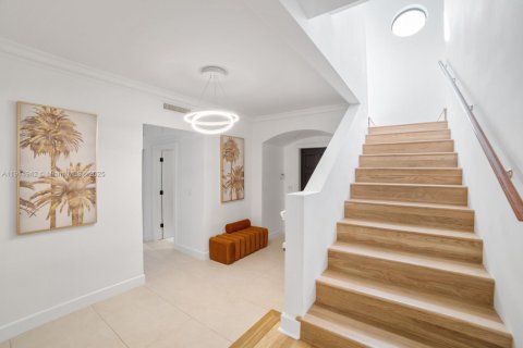 Купить виллу или дом в Майами-Бич, Флорида 5 спален, 379.41м2, № 1970689 - фото 27