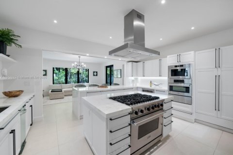 Купить виллу или дом в Майами-Бич, Флорида 5 спален, 379.41м2, № 1970689 - фото 17