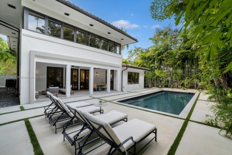 Купить виллу или дом в Майами-Бич, Флорида 5 спален, 379.41м2, № 1970689 - фото 23