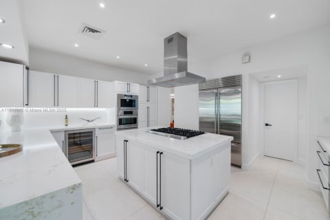 Купить виллу или дом в Майами-Бич, Флорида 5 спален, 379.41м2, № 1970689 - фото 16