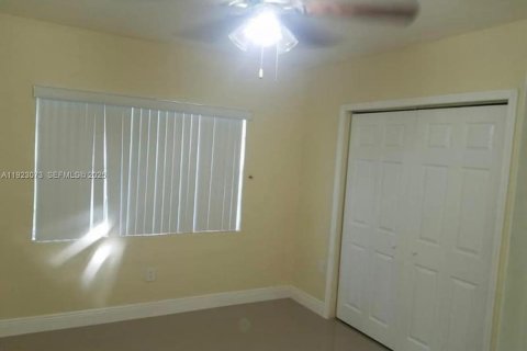 Villa ou maison à louer à Miami, Floride: 4 chambres, 199.55 m2 № 1976796 - photo 3