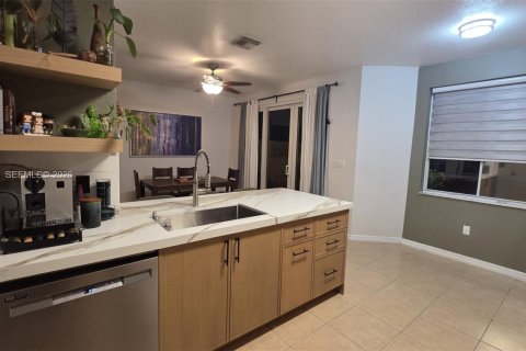 Touwnhouse à vendre à Homestead, Floride: 3 chambres, 146.04 m2 № 2426751 - photo 5