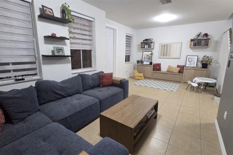 Touwnhouse à vendre à Homestead, Floride: 3 chambres, 146.04 m2 № 2426751 - photo 7