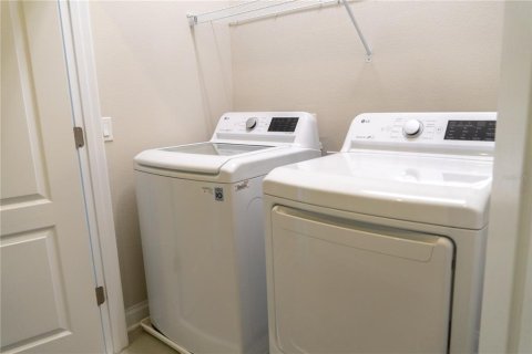 Снять в аренду таунхаус в Лейк-Мэри, Флорида 3 комнаты, 149.76м2, № 2114863 - фото 21