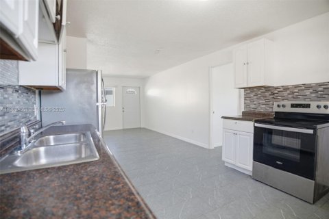 Villa ou maison à louer à St. Lucie, Floride: 3 chambres, 91.04 m2 № 2027822 - photo 6