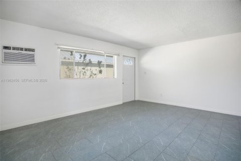 Villa ou maison à louer à St. Lucie, Floride: 3 chambres, 91.04 m2 № 2027822 - photo 3