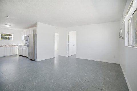 Villa ou maison à louer à St. Lucie, Floride: 3 chambres, 91.04 m2 № 2027822 - photo 2