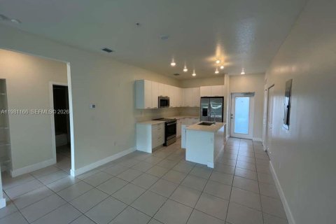 Купить кондоминиум в Дорал, Флорида 3 спальни, 104.42м2, № 2044336 - фото 3