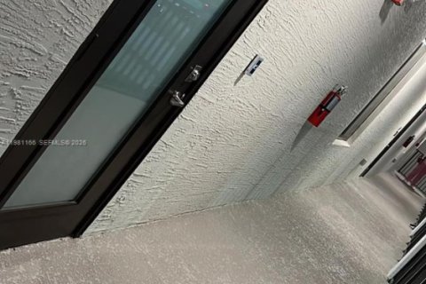 Купить кондоминиум в Дорал, Флорида 3 спальни, 104.42м2, № 2044336 - фото 2