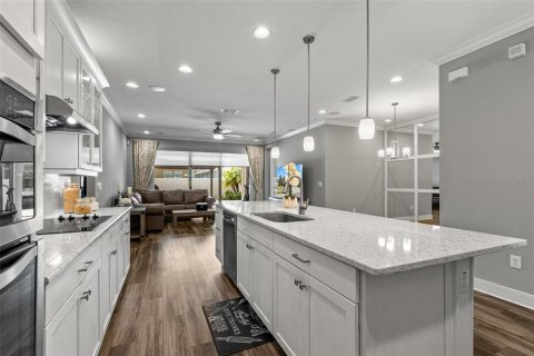 Купить виллу или дом в Ривервью, Флорида 10 комнат, 219.62м2, № 2228056 - фото 6