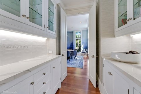 Купить виллу или дом в Корал-Гейблс, Флорида 8 спален, 592.9м2, № 2048180 - фото 21