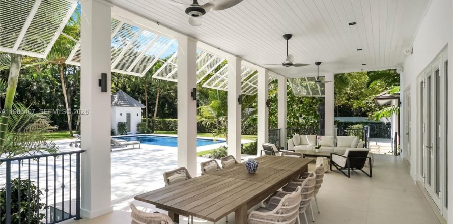 Дом в Корал-Гейблс, Флорида 8 спален, 592.9м2 № 2048180