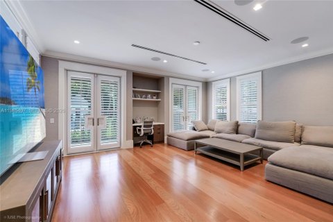 Купить виллу или дом в Корал-Гейблс, Флорида 8 спален, 592.9м2, № 2048180 - фото 27
