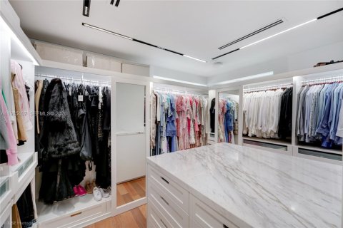 Купить виллу или дом в Корал-Гейблс, Флорида 8 спален, 592.9м2, № 2048180 - фото 30