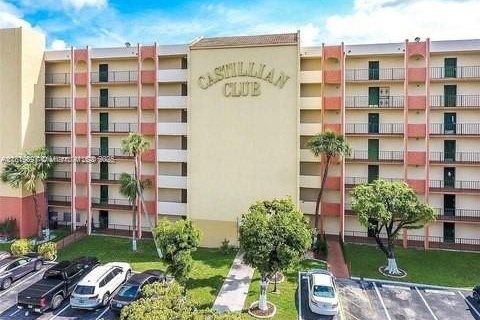 Купить кондоминиум в Майами, Флорида 1 спальня, 61.97м2, № 1981821 - фото 2