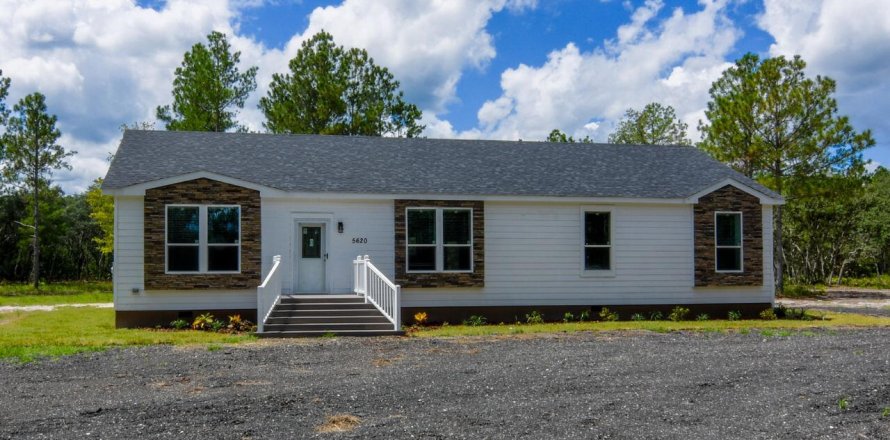 House in Keystone Heights, Florida 3 bedrooms, 178.37 sq.m. № 766499