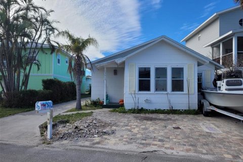 Propiedad comercial en venta en Madeira Beach, Florida, 100.71 m2 № 1521138 - foto 1