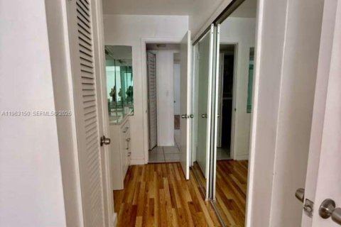 Copropriété à louer à Miami, Floride: 2 chambres, 96.71 m2 № 2024217 - photo 11