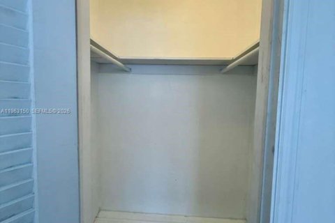 Copropriété à louer à Miami, Floride: 2 chambres, 96.71 m2 № 2024217 - photo 4