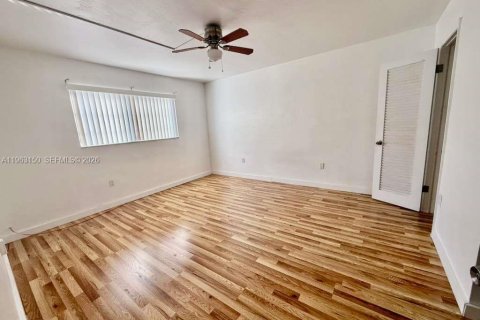 Copropriété à louer à Miami, Floride: 2 chambres, 96.71 m2 № 2024217 - photo 2