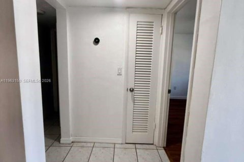 Copropriété à louer à Miami, Floride: 2 chambres, 96.71 m2 № 2024217 - photo 10