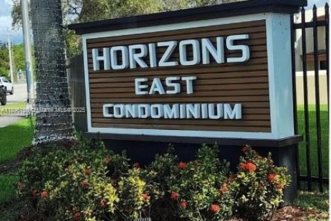 Снять в аренду кондоминиум в Майами, Флорида 2 спальни, 89.65м2, № 1950472 - фото 1