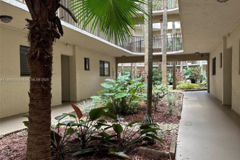 Снять в аренду кондоминиум в Майами, Флорида 2 спальни, 89.65м2, № 1950472 - фото 12