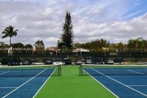 Снять в аренду кондоминиум в Майами, Флорида 2 спальни, 89.65м2, № 1950472 - фото 28