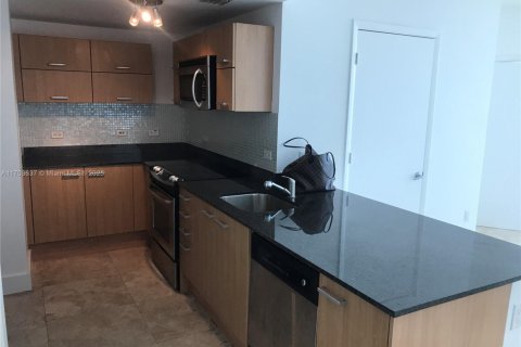 Condominio en Miami, Florida, 3 dormitorios  № 2037559