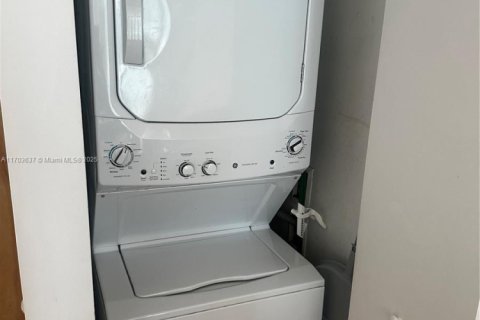 Copropriété à vendre à Miami, Floride: 3 chambres, 99.87 m2 № 2037559 - photo 13