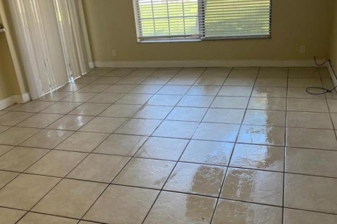 Condo in Lauderhill, Florida, 1 bedroom  № 2191467 - photo 6