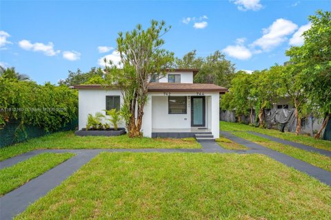 Commercial property in Miami, Florida 248.98 sq.m. № 1968163 - photo 4