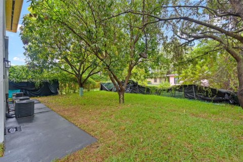 Commercial property in Miami, Florida 248.98 sq.m. № 1968163 - photo 26