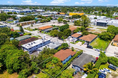 Commercial property in Miami, Florida 248.98 sq.m. № 1968163 - photo 30