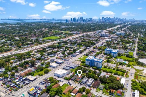 Commercial property in Miami, Florida 248.98 sq.m. № 1968163 - photo 1