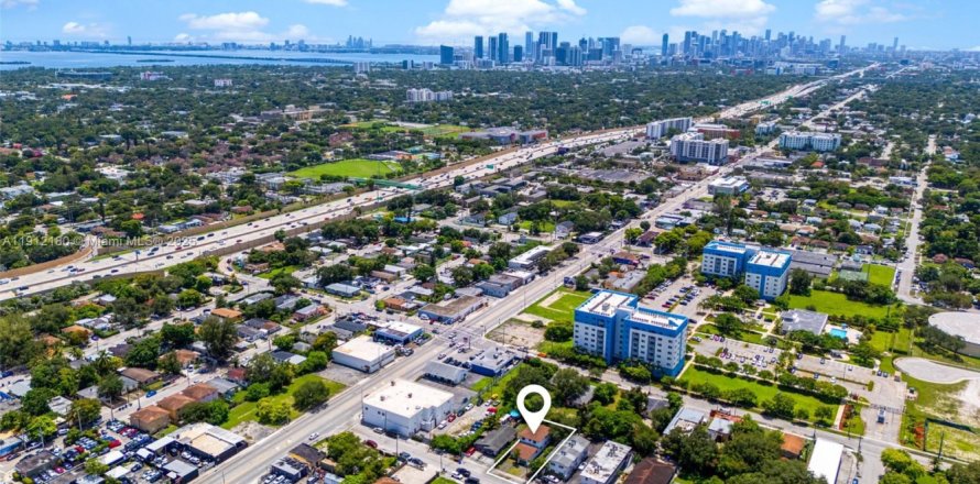 Commercial property in Miami, Florida 248.98 sq.m. № 1968163