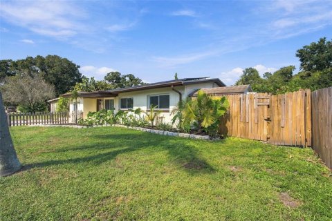 Villa ou maison à Pinellas Park, Floride 5 chambres, 152.82 m2 № 2420263