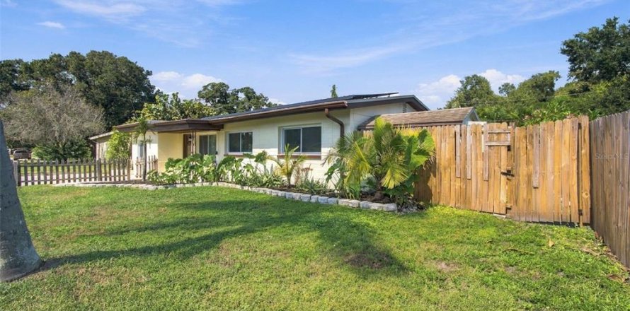 Villa ou maison à Pinellas Park, Floride 5 chambres, 152.82 m2 № 2420263