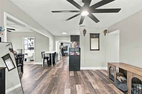 Villa ou maison à vendre à Pinellas Park, Floride: 5 chambres, 152.82 m2 № 2420263 - photo 4