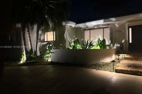 Villa ou maison à vendre à Cutler Bay, Floride: 5 chambres, 242.38 m2 № 2025211 - photo 10